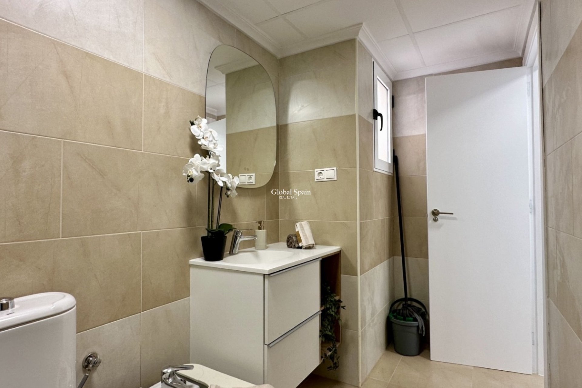 Odsprzedaż - MIESZKANIE -
TORREVIEJA - 