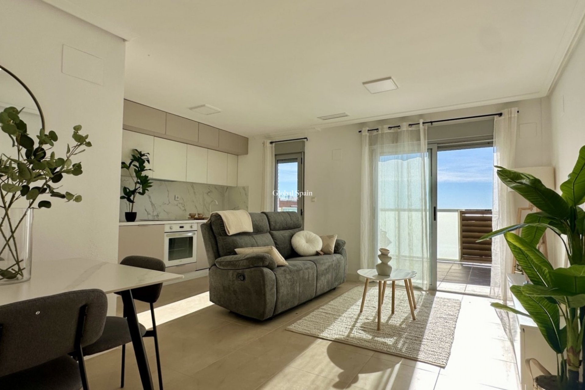 Odsprzedaż - MIESZKANIE -
TORREVIEJA - 