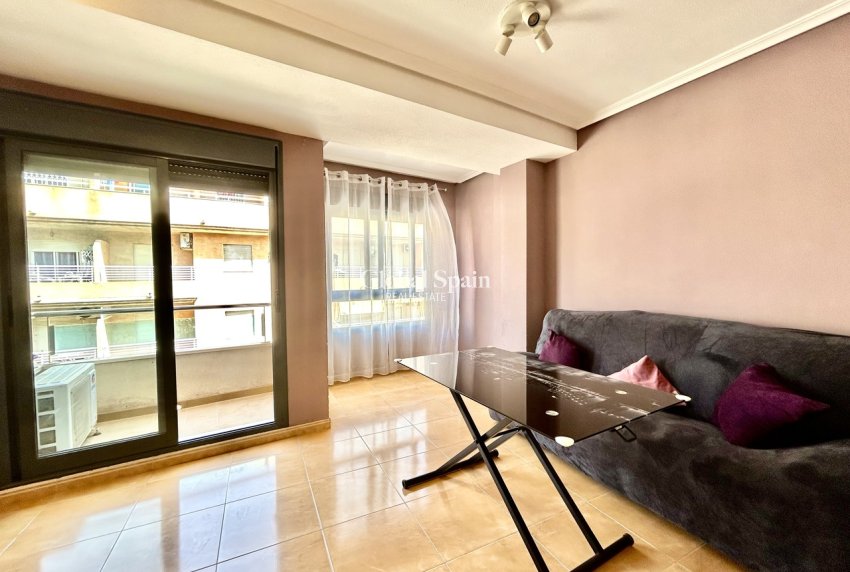Odsprzedaż - MIESZKANIE -
TORREVIEJA - 