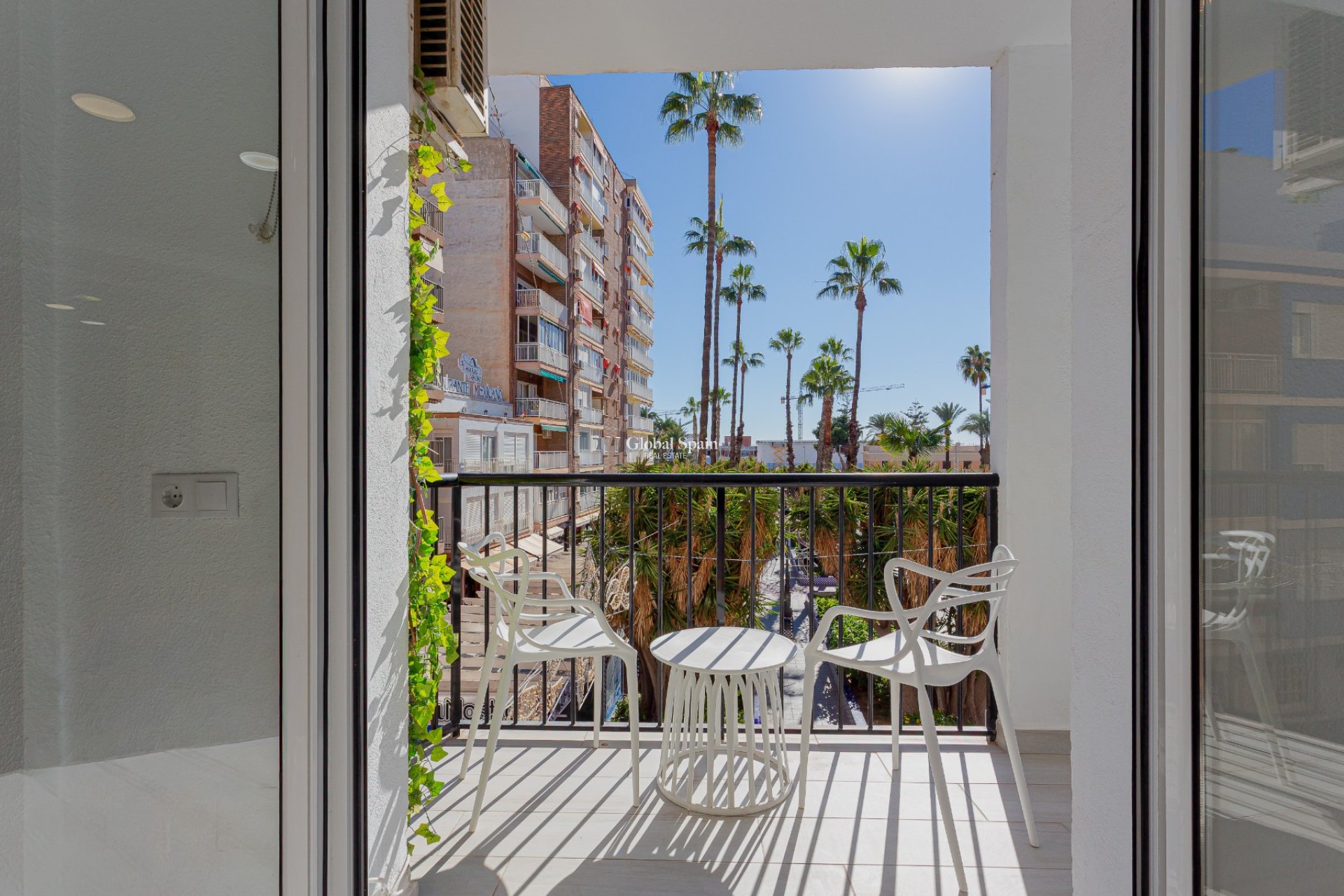Odsprzedaż - MIESZKANIE -
TORREVIEJA - 