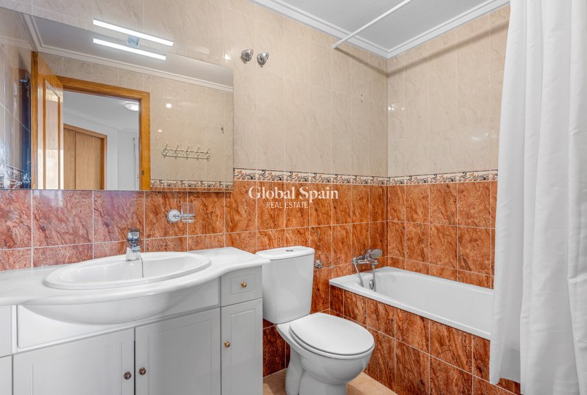 Odsprzedaż - MIESZKANIE -
TORREVIEJA - 
