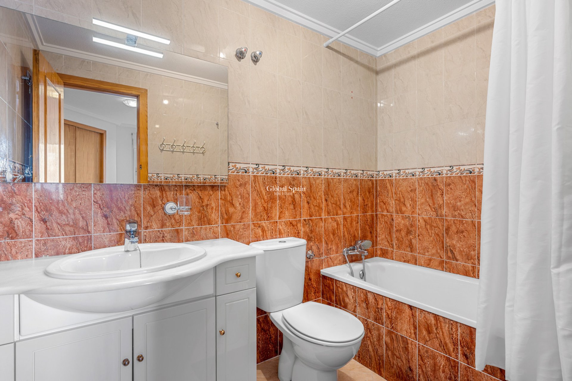 Odsprzedaż - MIESZKANIE -
TORREVIEJA - 
