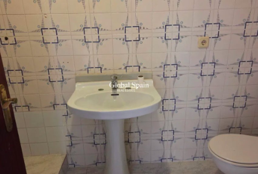 Odsprzedaż - MIESZKANIE -
TORREVIEJA - 