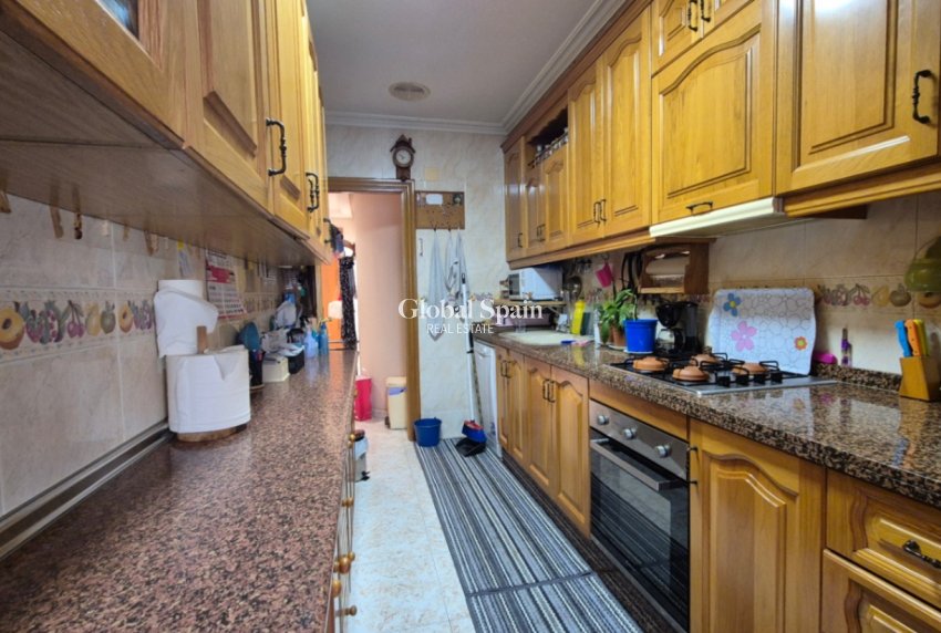 Odsprzedaż - MIESZKANIE -
TORREVIEJA - 