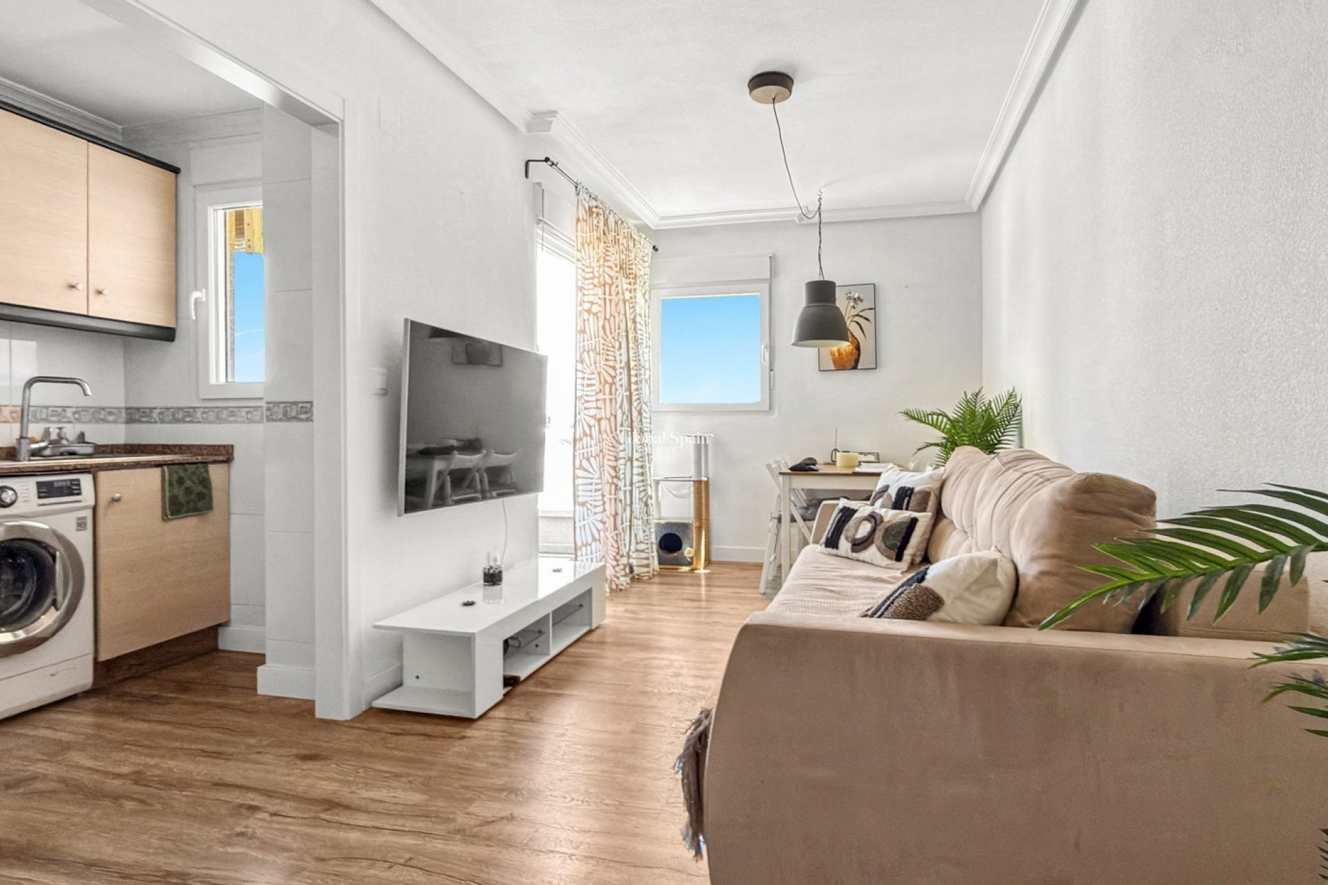 Odsprzedaż - MIESZKANIE -
TORREVIEJA - 