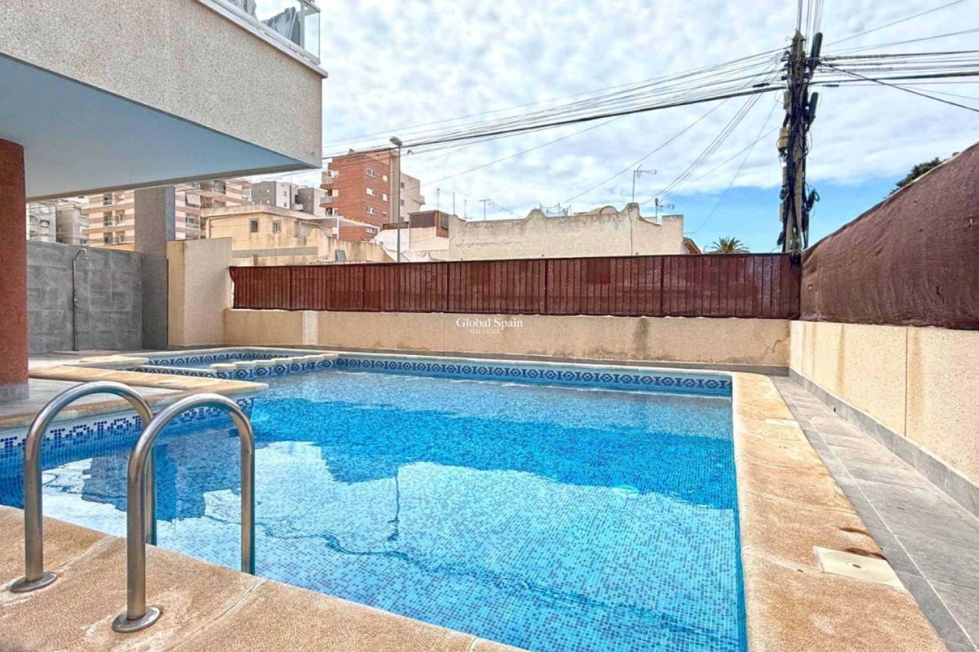Odsprzedaż - MIESZKANIE -
TORREVIEJA - 