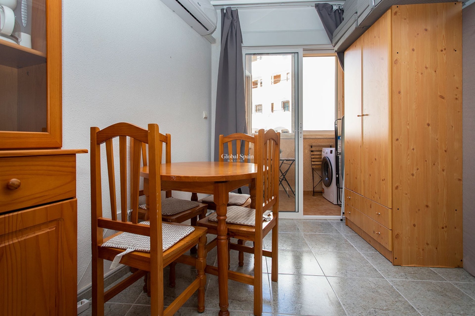Odsprzedaż - MIESZKANIE -
TORREVIEJA - 