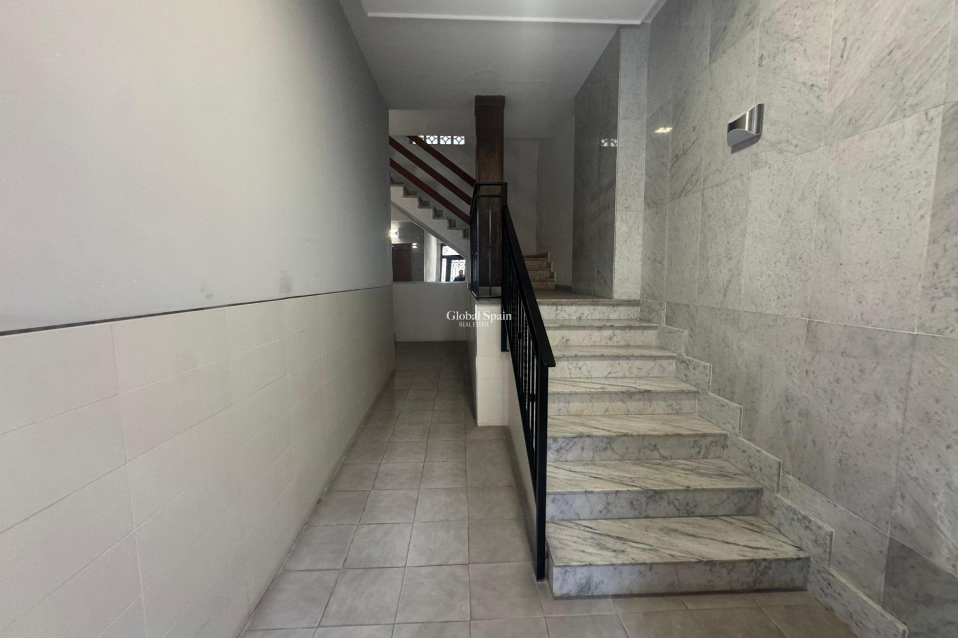 Odsprzedaż - MIESZKANIE -
TORREVIEJA - 