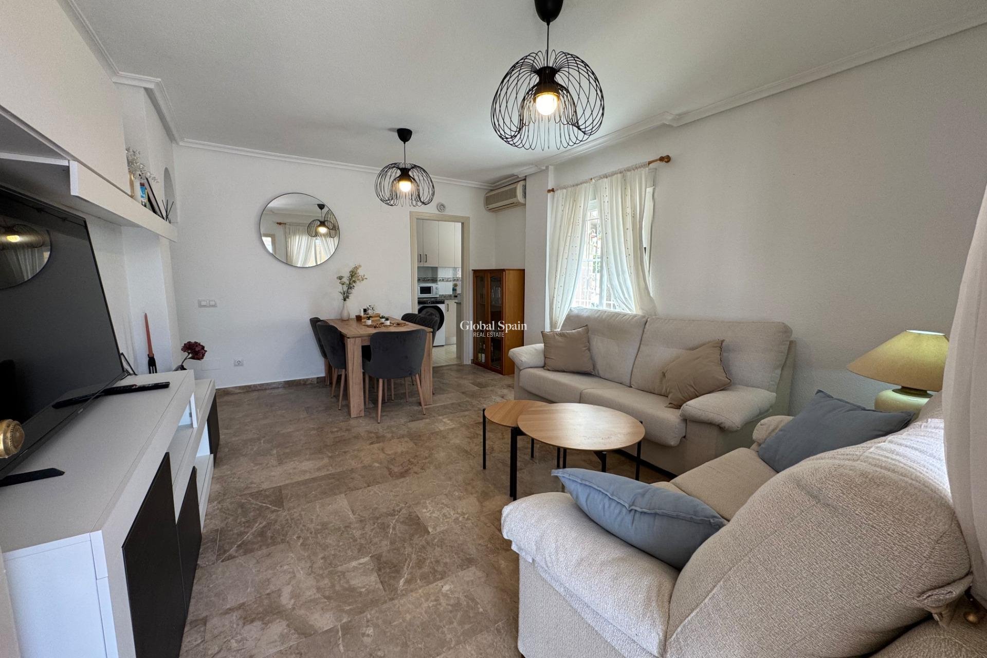 Odsprzedaż - MIESZKANIE -
TORREVIEJA - 