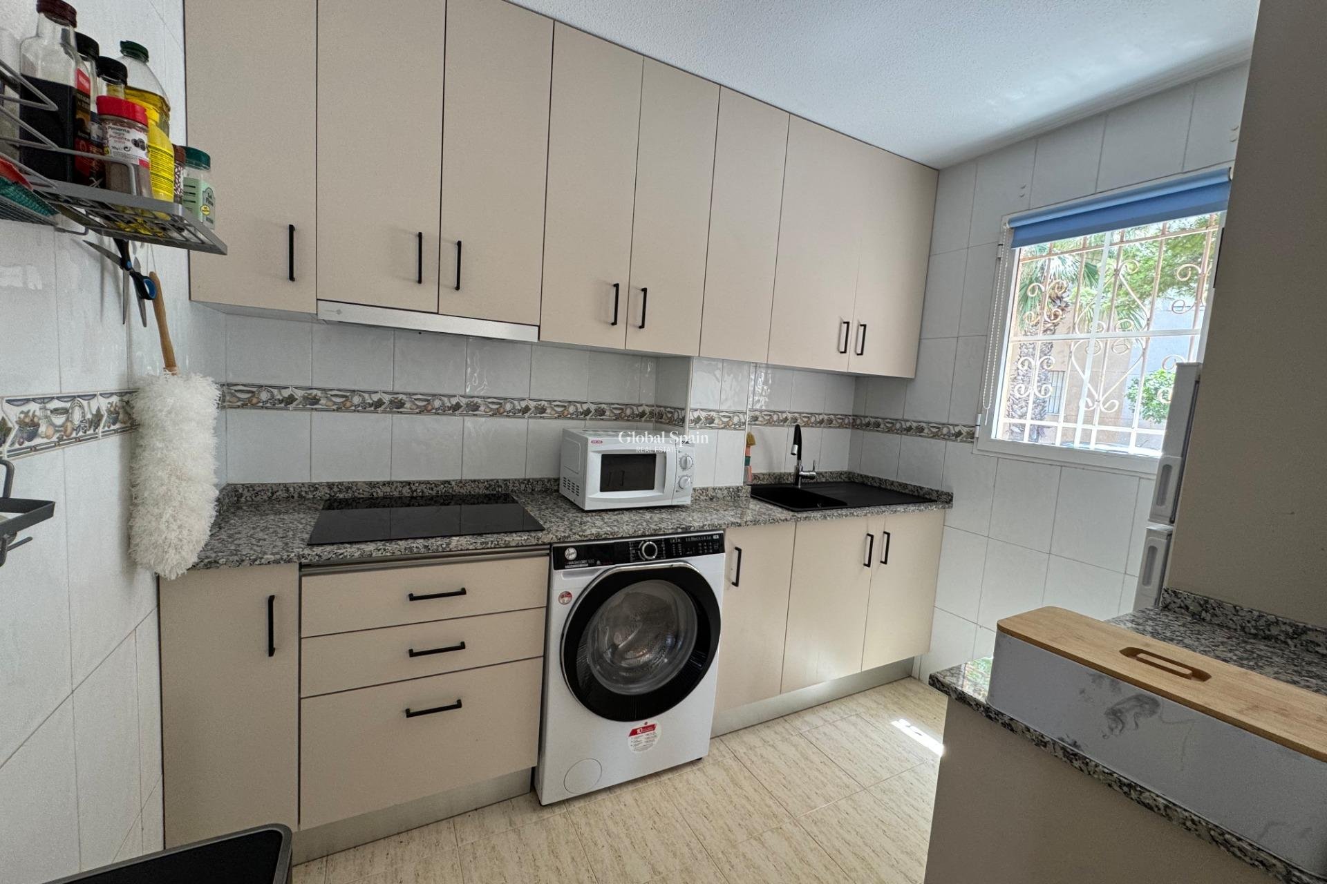 Odsprzedaż - MIESZKANIE -
TORREVIEJA - 