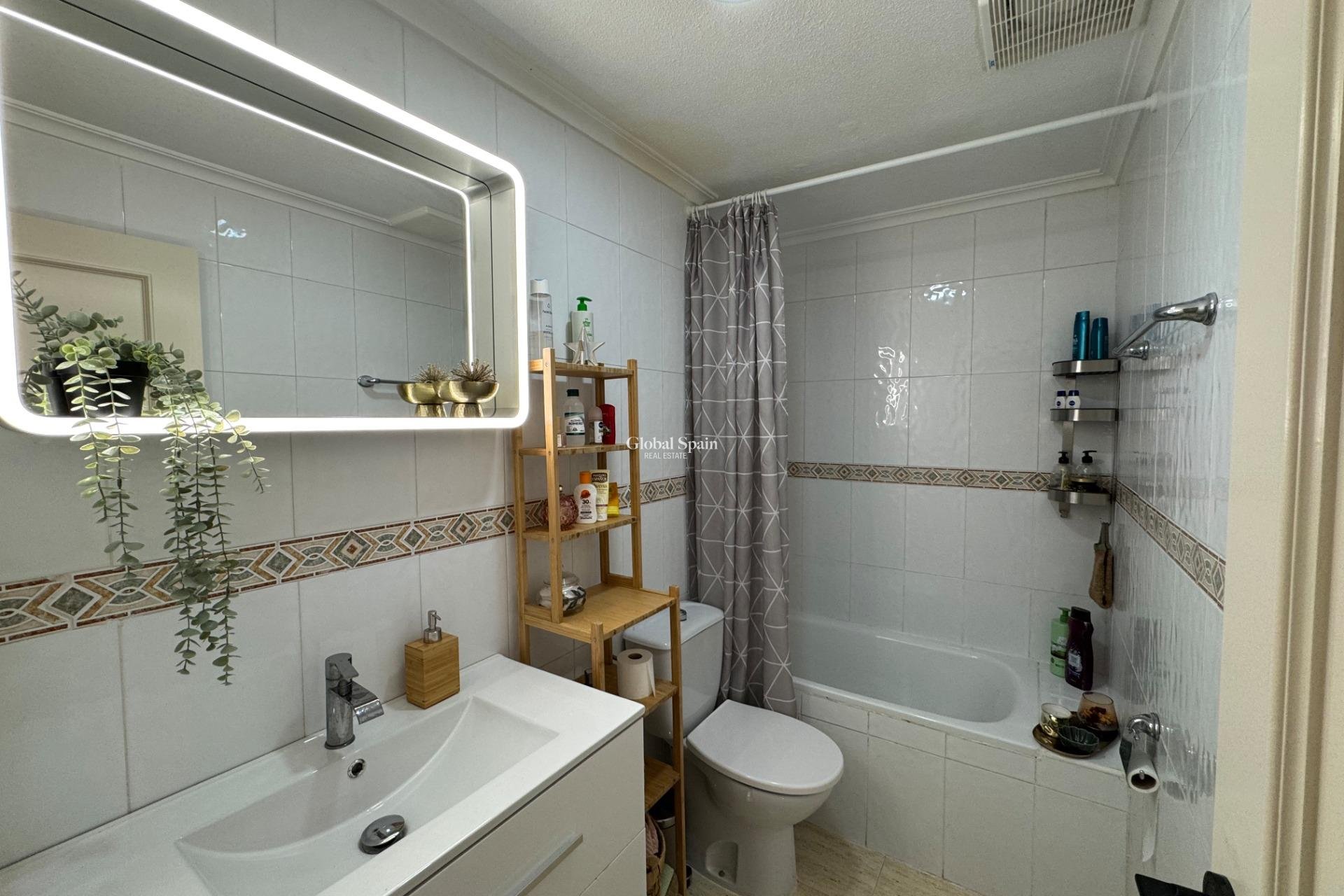 Odsprzedaż - MIESZKANIE -
TORREVIEJA - 