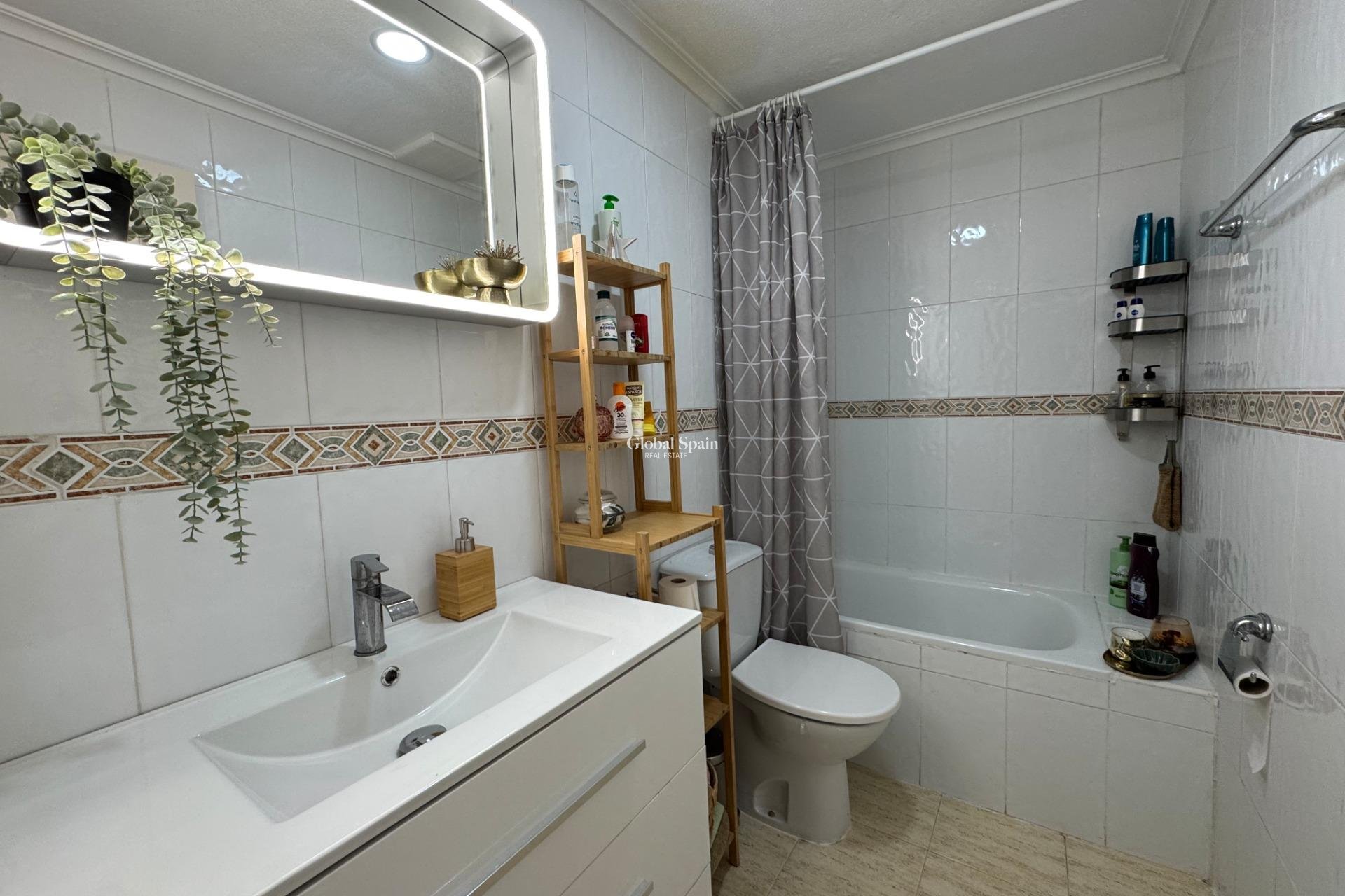 Odsprzedaż - MIESZKANIE -
TORREVIEJA - 