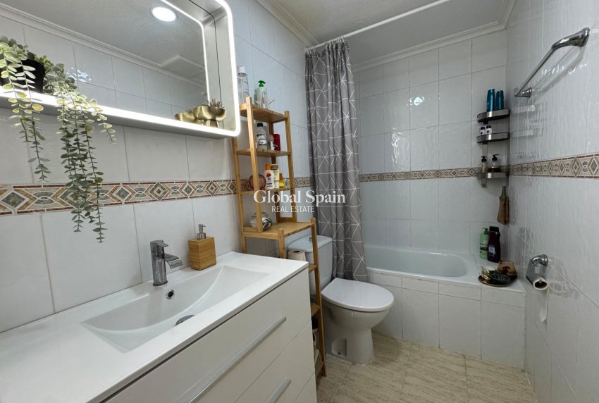 Odsprzedaż - MIESZKANIE -
TORREVIEJA - 