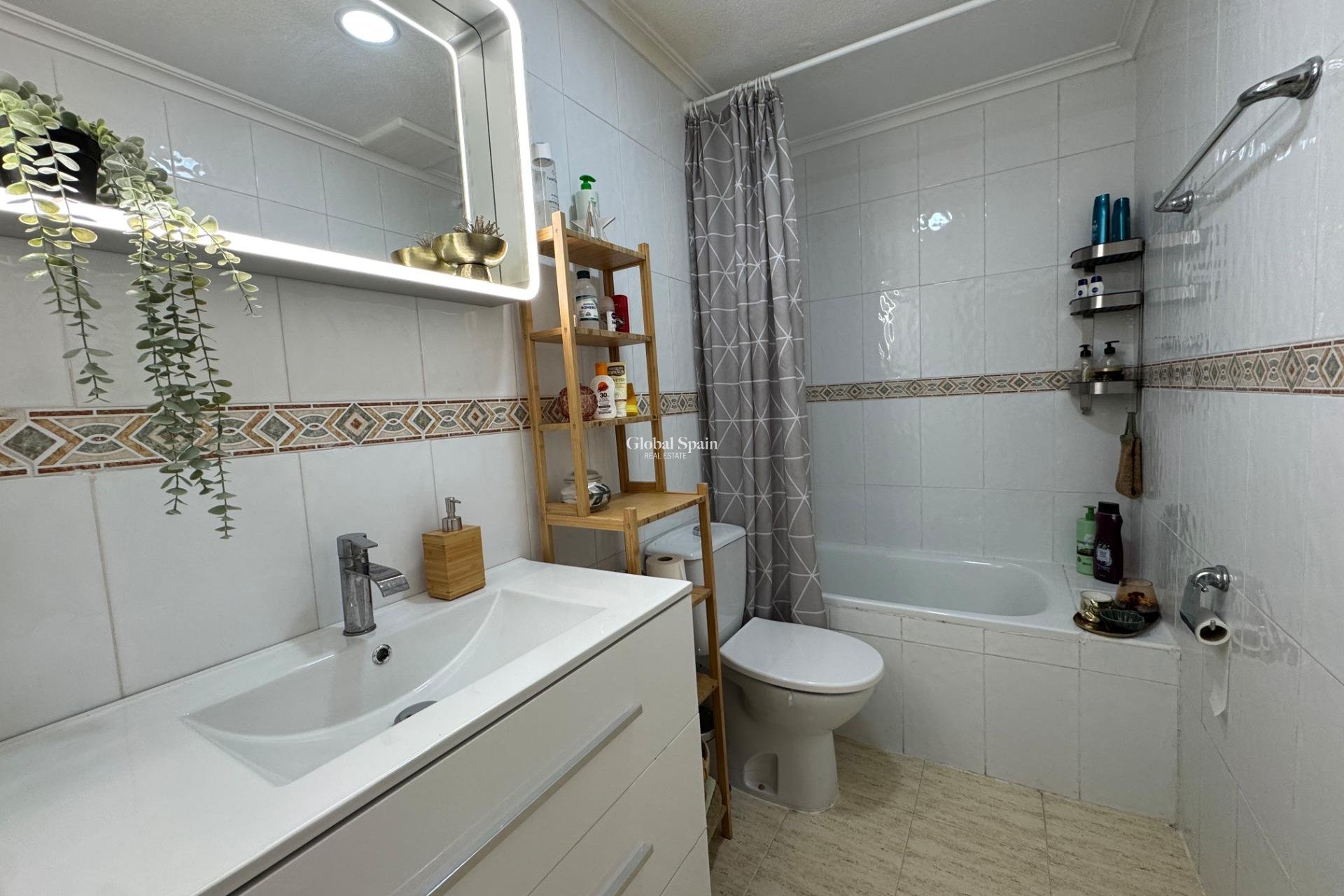 Odsprzedaż - MIESZKANIE -
TORREVIEJA - 