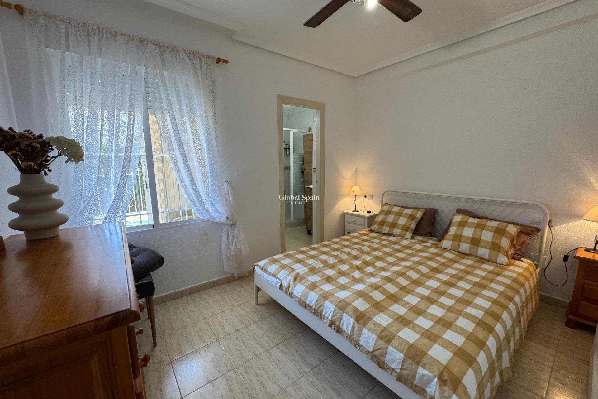 Odsprzedaż - MIESZKANIE -
TORREVIEJA - 