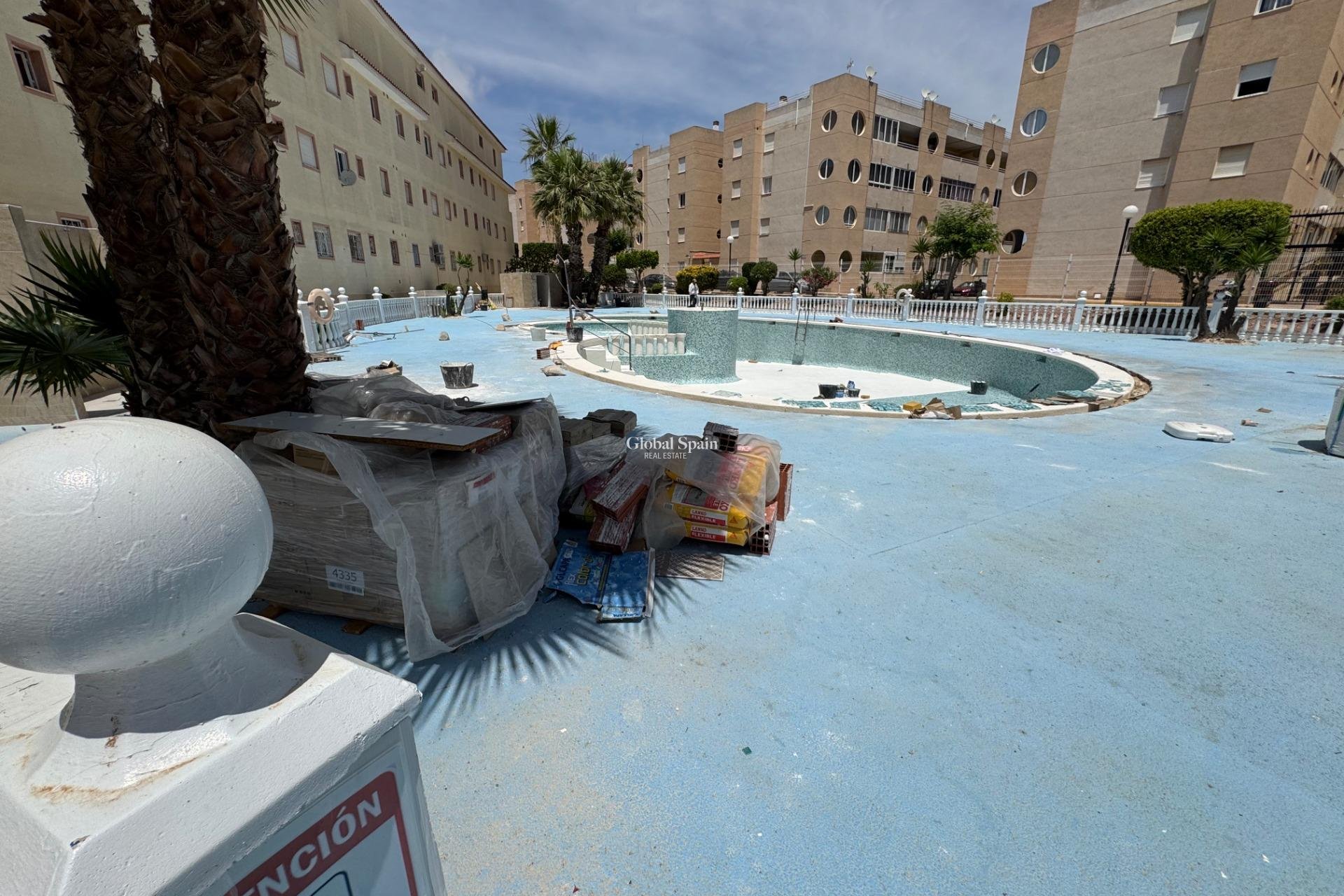 Odsprzedaż - MIESZKANIE -
TORREVIEJA - 