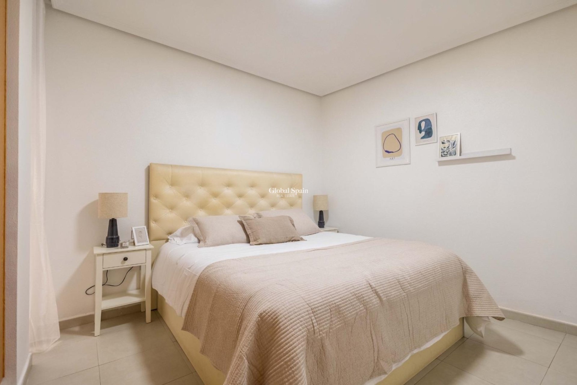 Odsprzedaż - MIESZKANIE -
TORREVIEJA - 