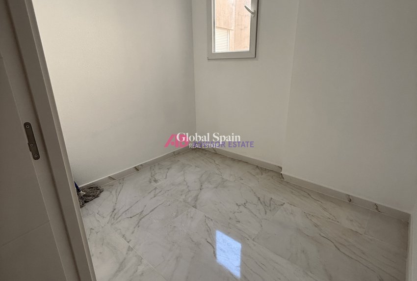 Odsprzedaż - MIESZKANIE -
TORREVIEJA - 
