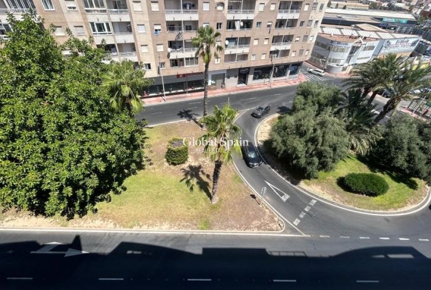 Odsprzedaż - MIESZKANIE -
TORREVIEJA - 