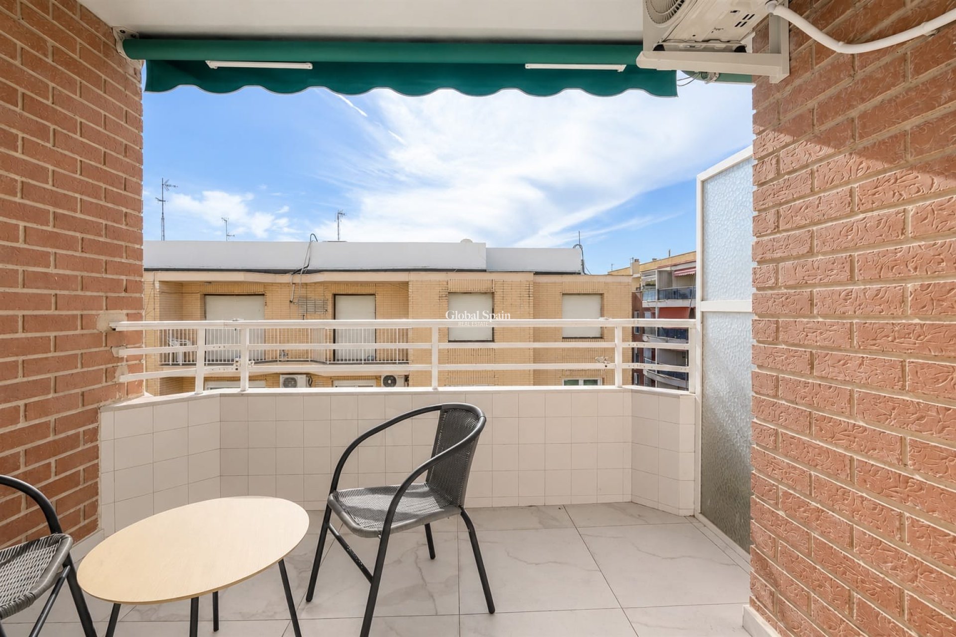 Odsprzedaż - MIESZKANIE -
TORREVIEJA - 