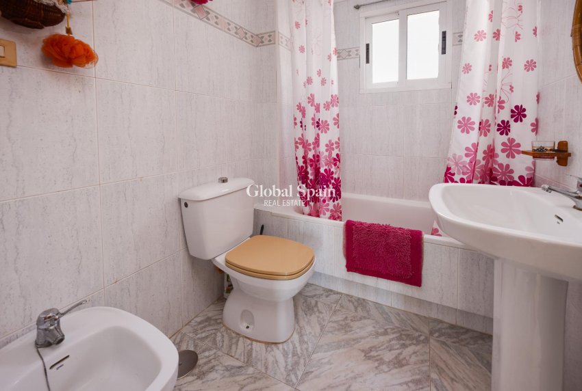 Odsprzedaż - MIESZKANIE -
TORREVIEJA - 