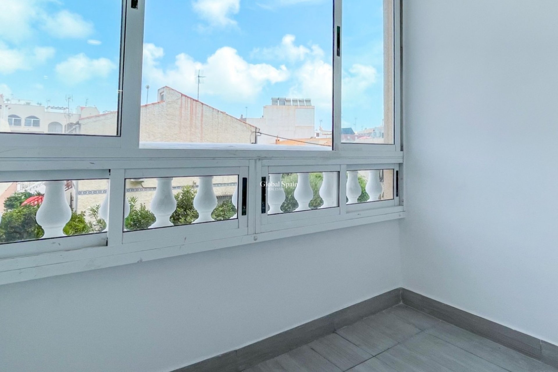 Odsprzedaż - MIESZKANIE -
TORREVIEJA - 