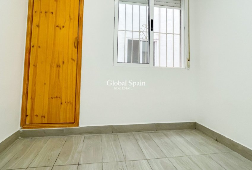 Odsprzedaż - MIESZKANIE -
TORREVIEJA - 