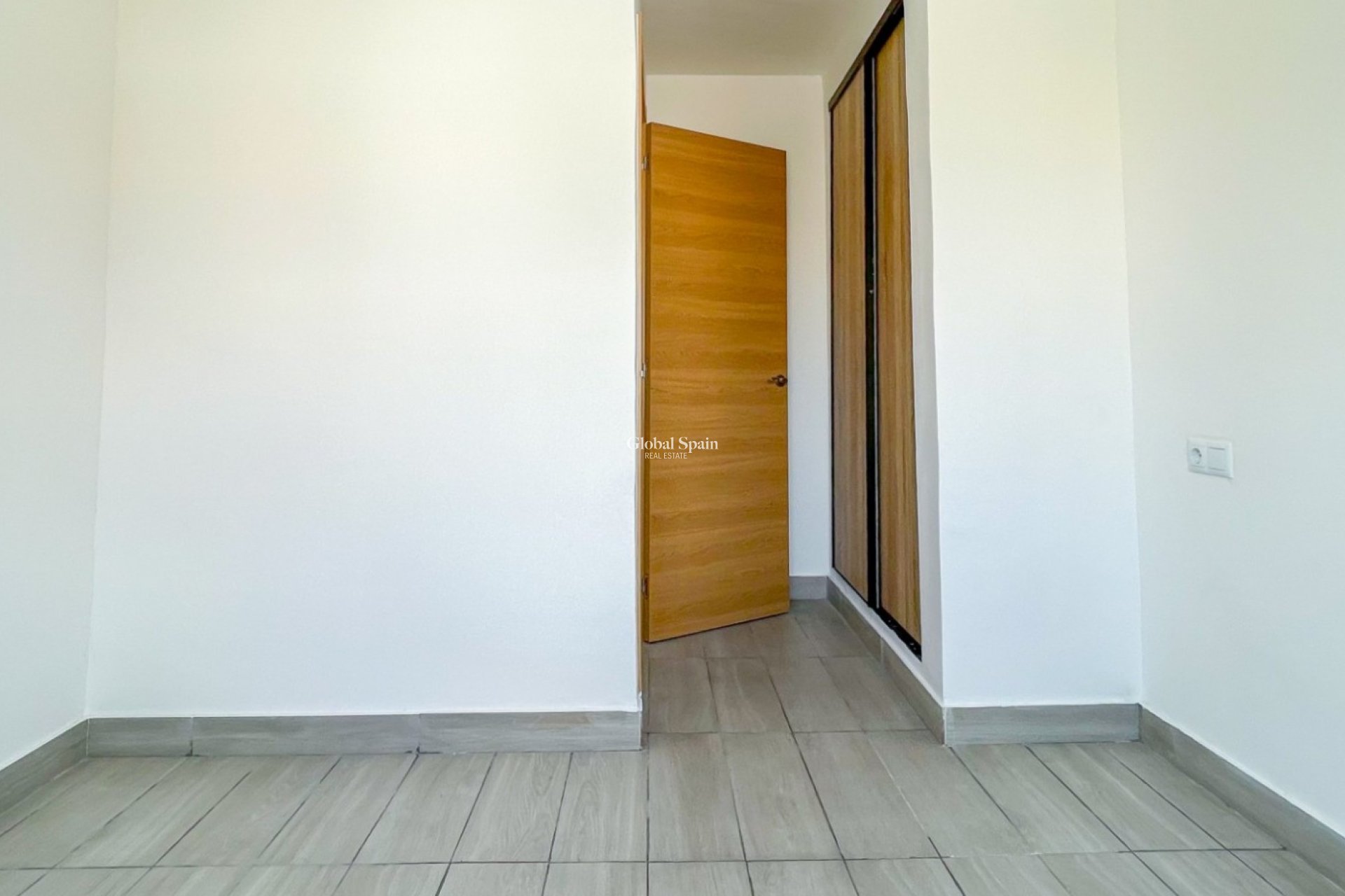 Odsprzedaż - MIESZKANIE -
TORREVIEJA - 