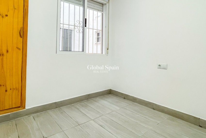 Odsprzedaż - MIESZKANIE -
TORREVIEJA - 