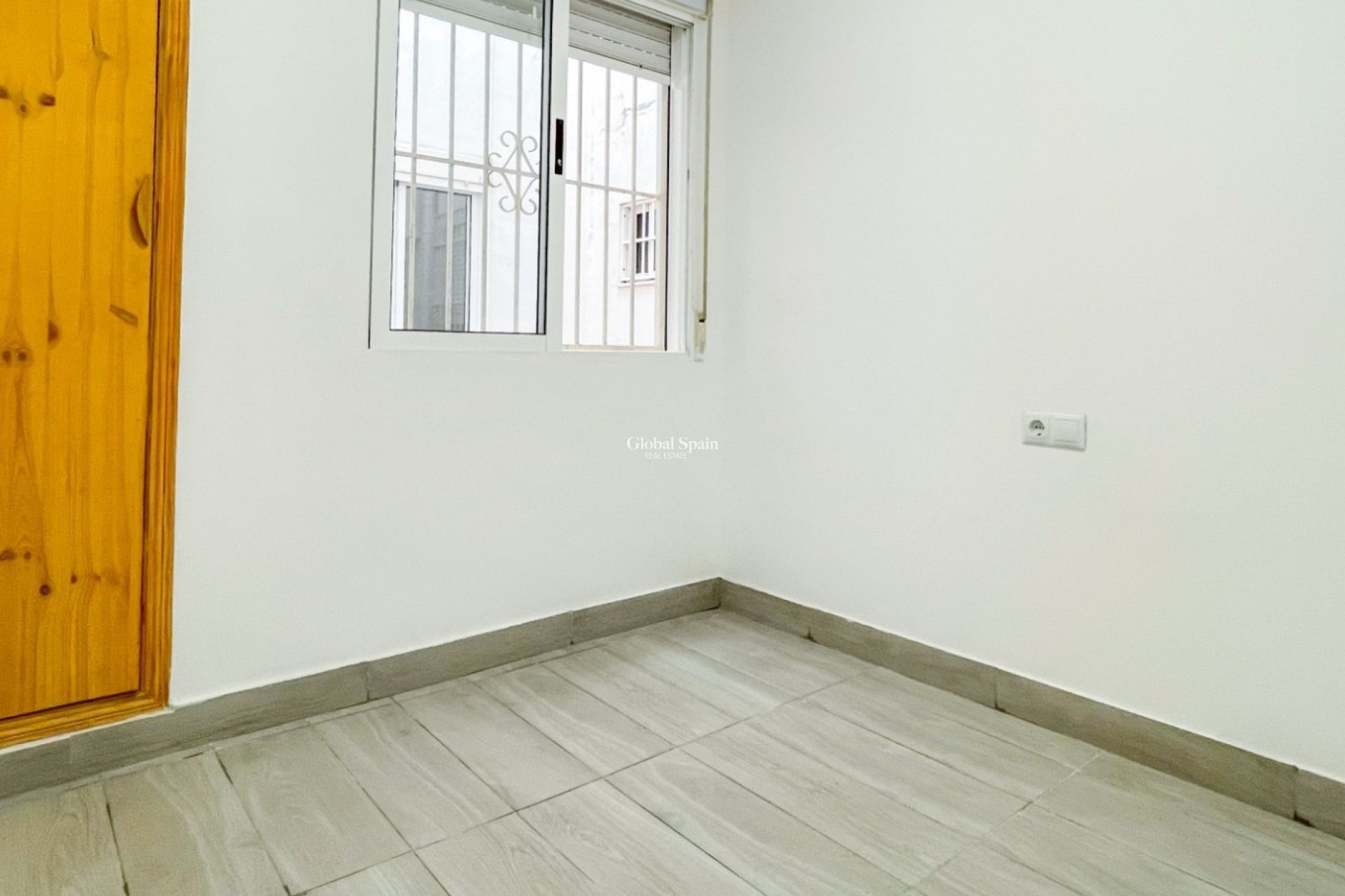 Odsprzedaż - MIESZKANIE -
TORREVIEJA - 