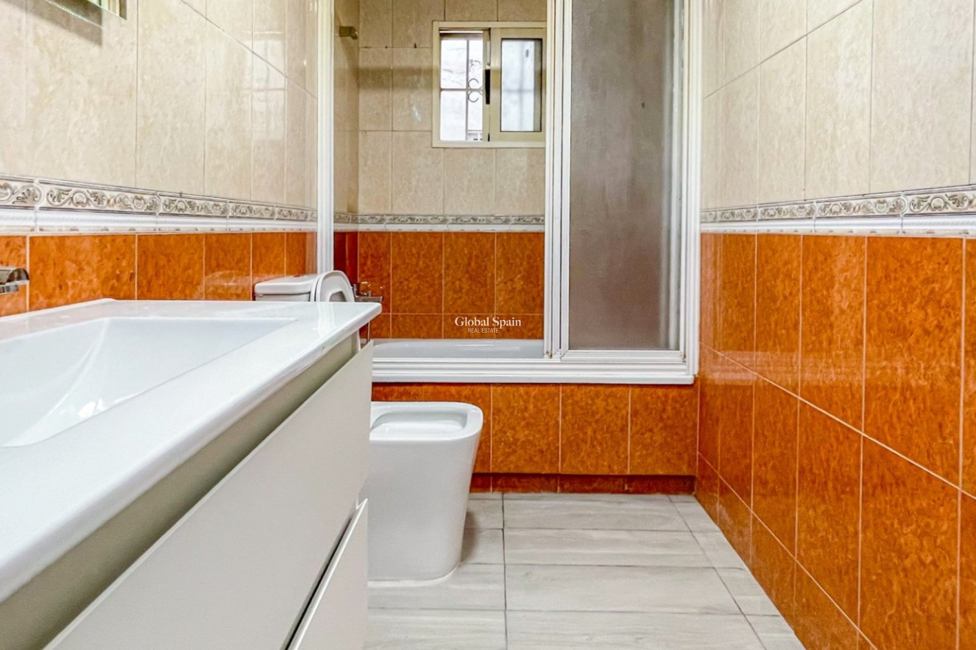Odsprzedaż - MIESZKANIE -
TORREVIEJA - 