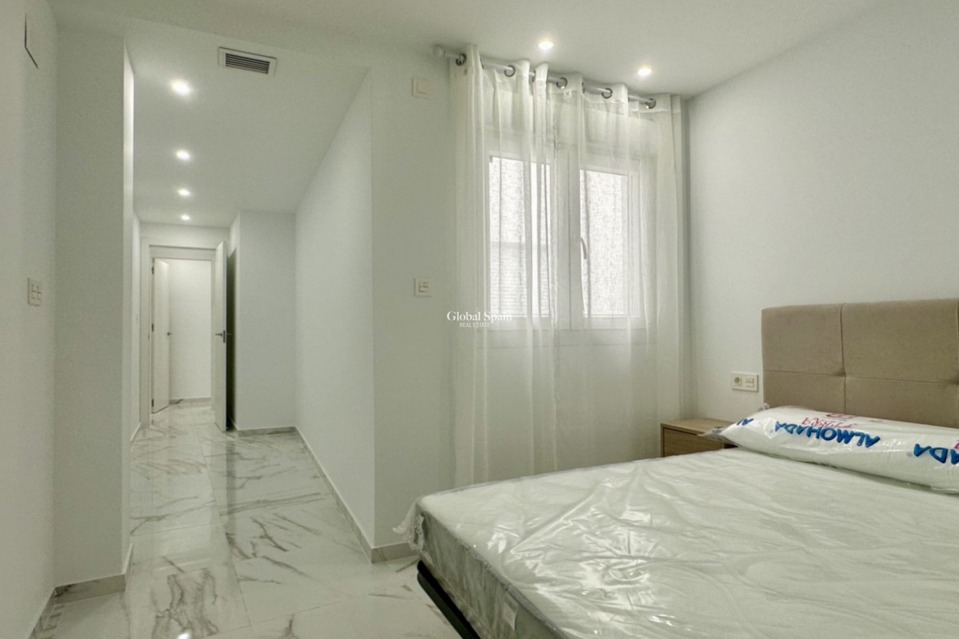 Odsprzedaż - MIESZKANIE -
TORREVIEJA - 