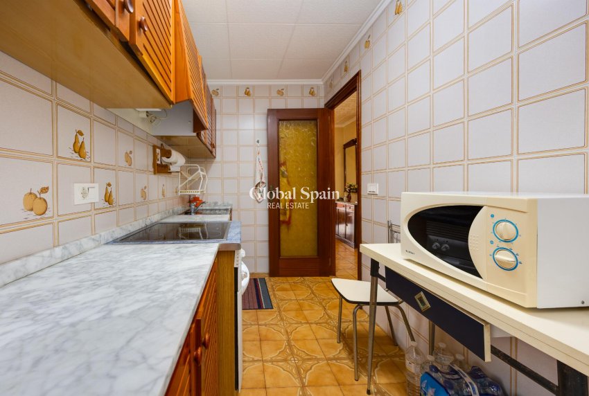 Odsprzedaż - MIESZKANIE -
TORREVIEJA - 