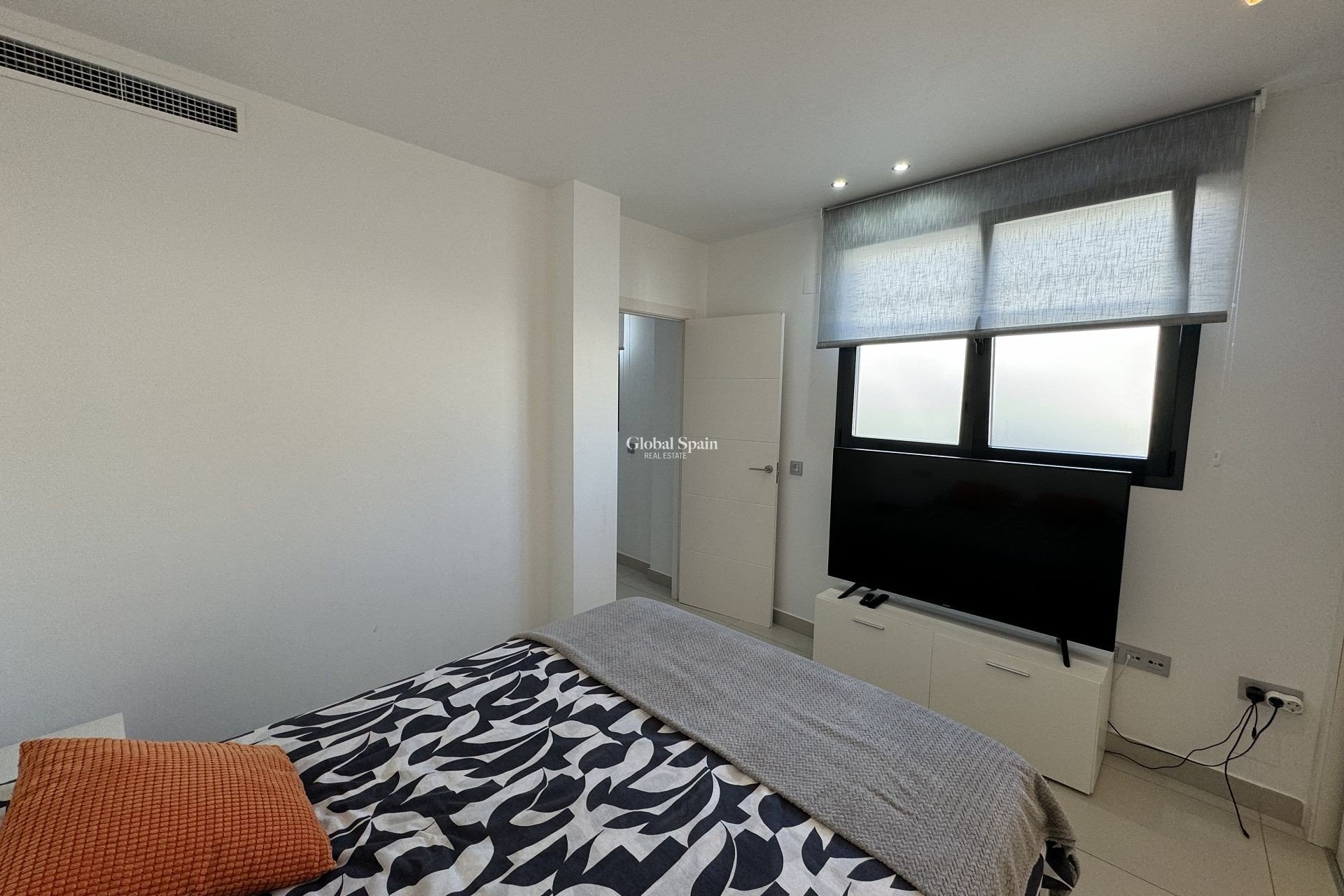 Odsprzedaż - MIESZKANIE -
TORREVIEJA - 