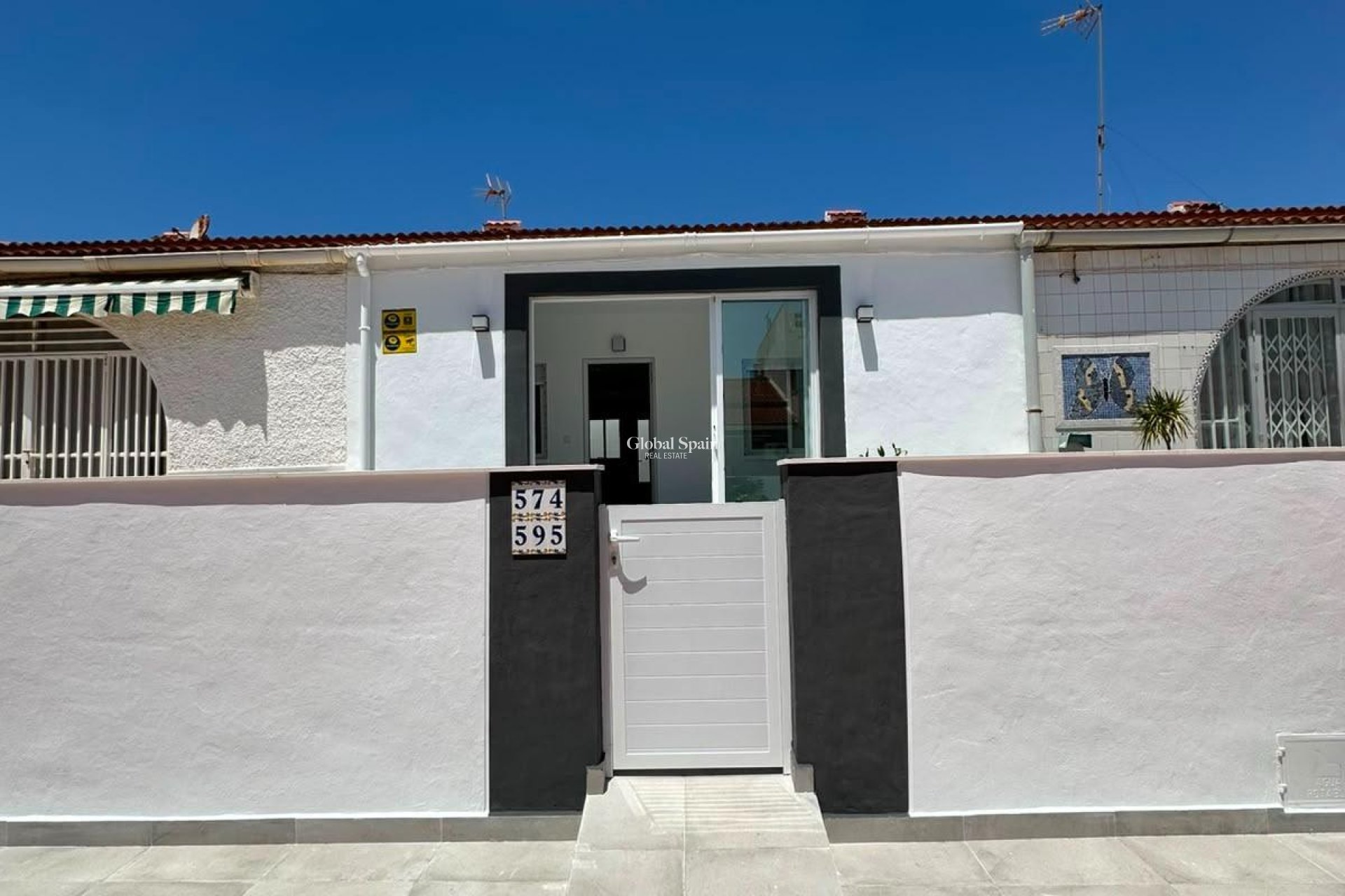 Odsprzedaż - MIESZKANIE -
TORREVIEJA - 