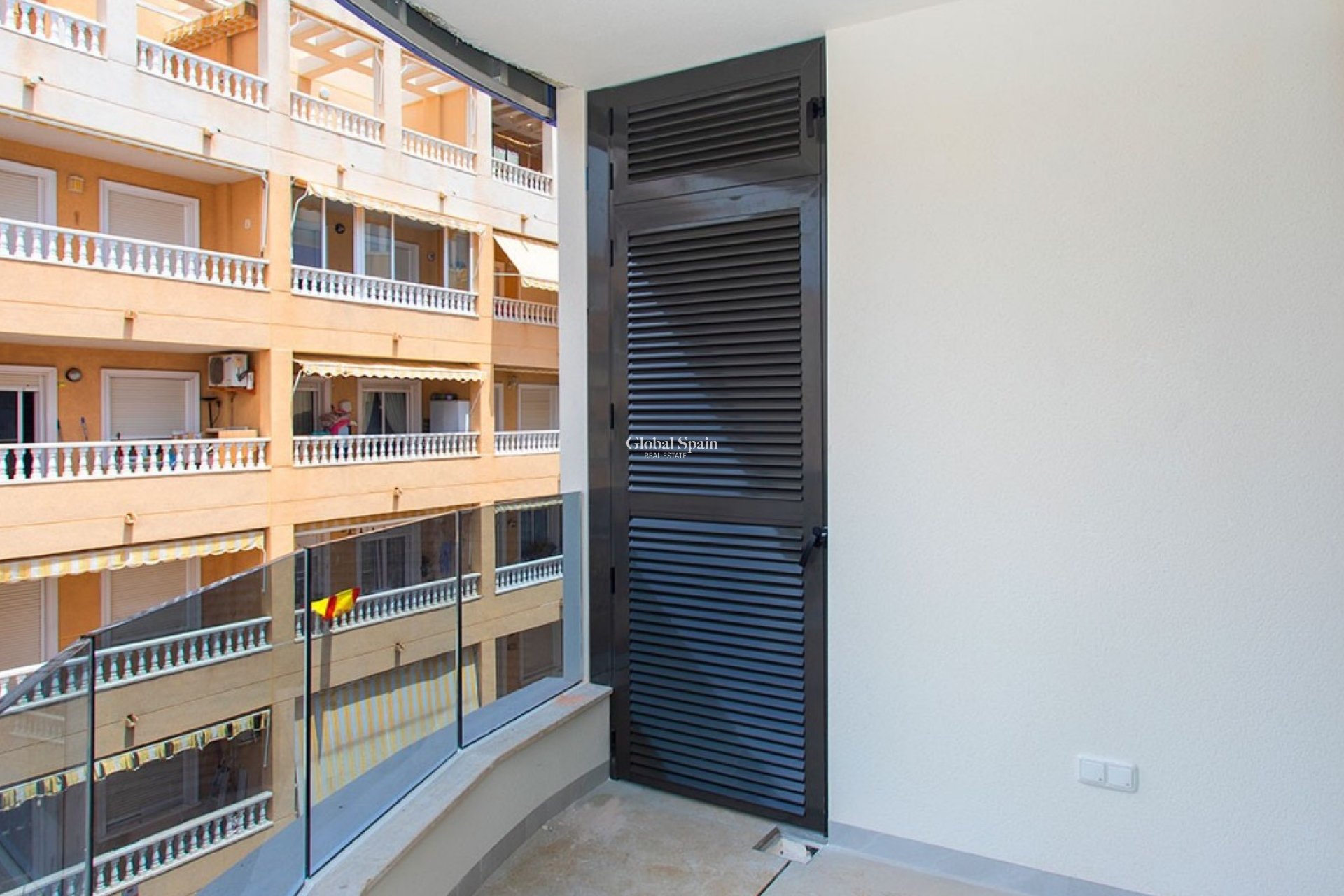 Odsprzedaż - MIESZKANIE -
TORREVIEJA - 
