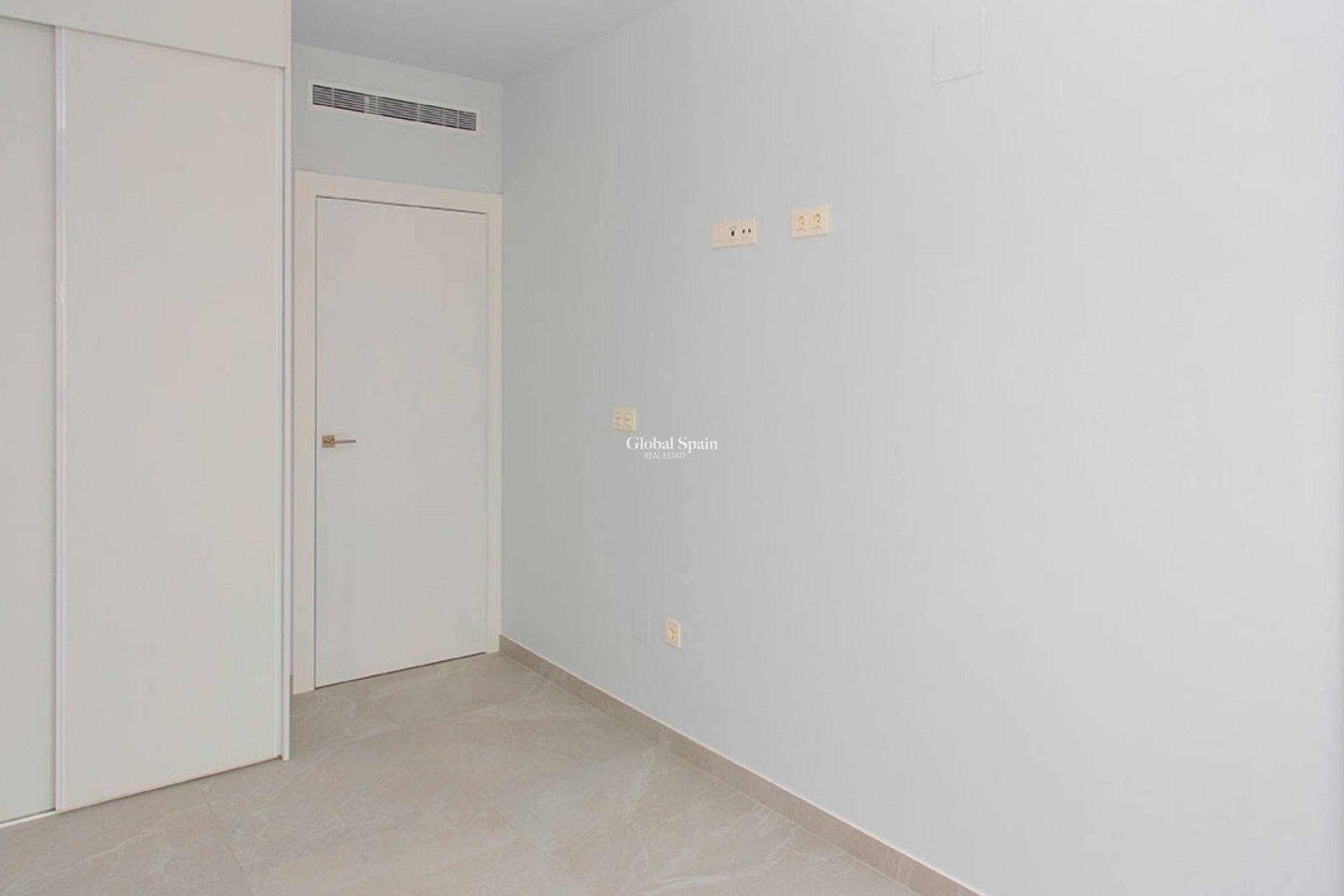 Odsprzedaż - MIESZKANIE -
TORREVIEJA - 