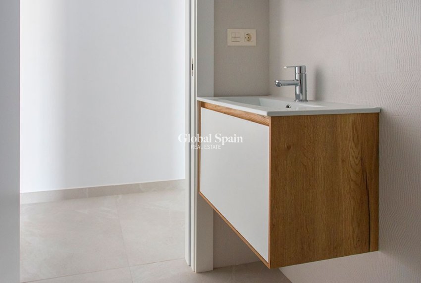 Odsprzedaż - MIESZKANIE -
TORREVIEJA - 