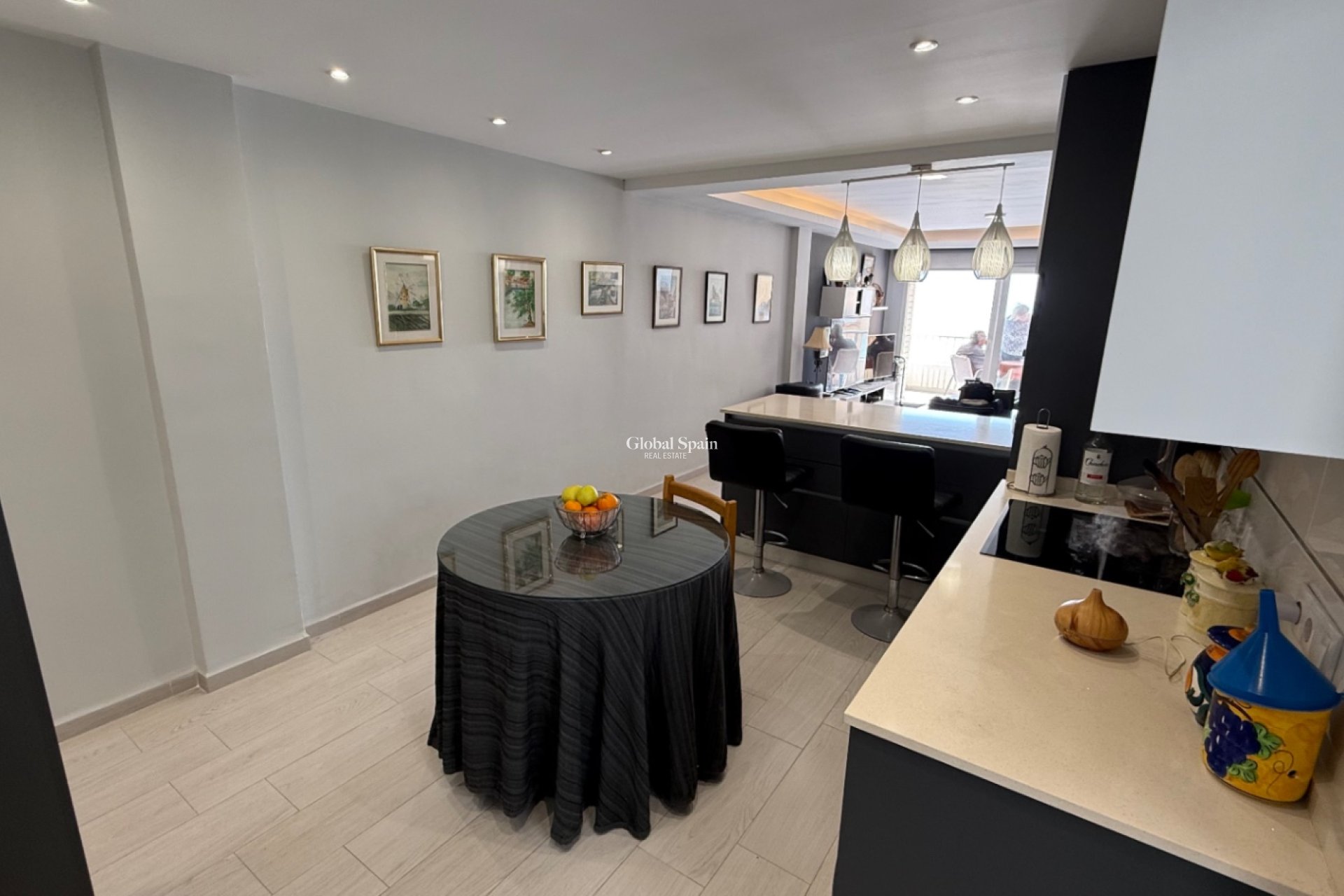Odsprzedaż - MIESZKANIE -
TORREVIEJA - 