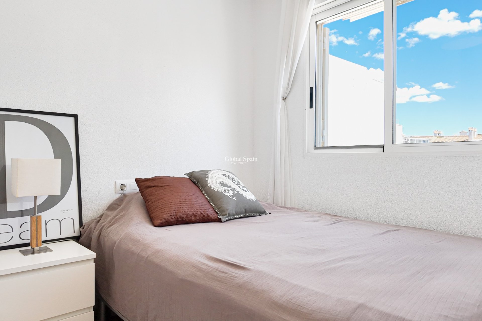 Odsprzedaż - MIESZKANIE -
TORREVIEJA - 