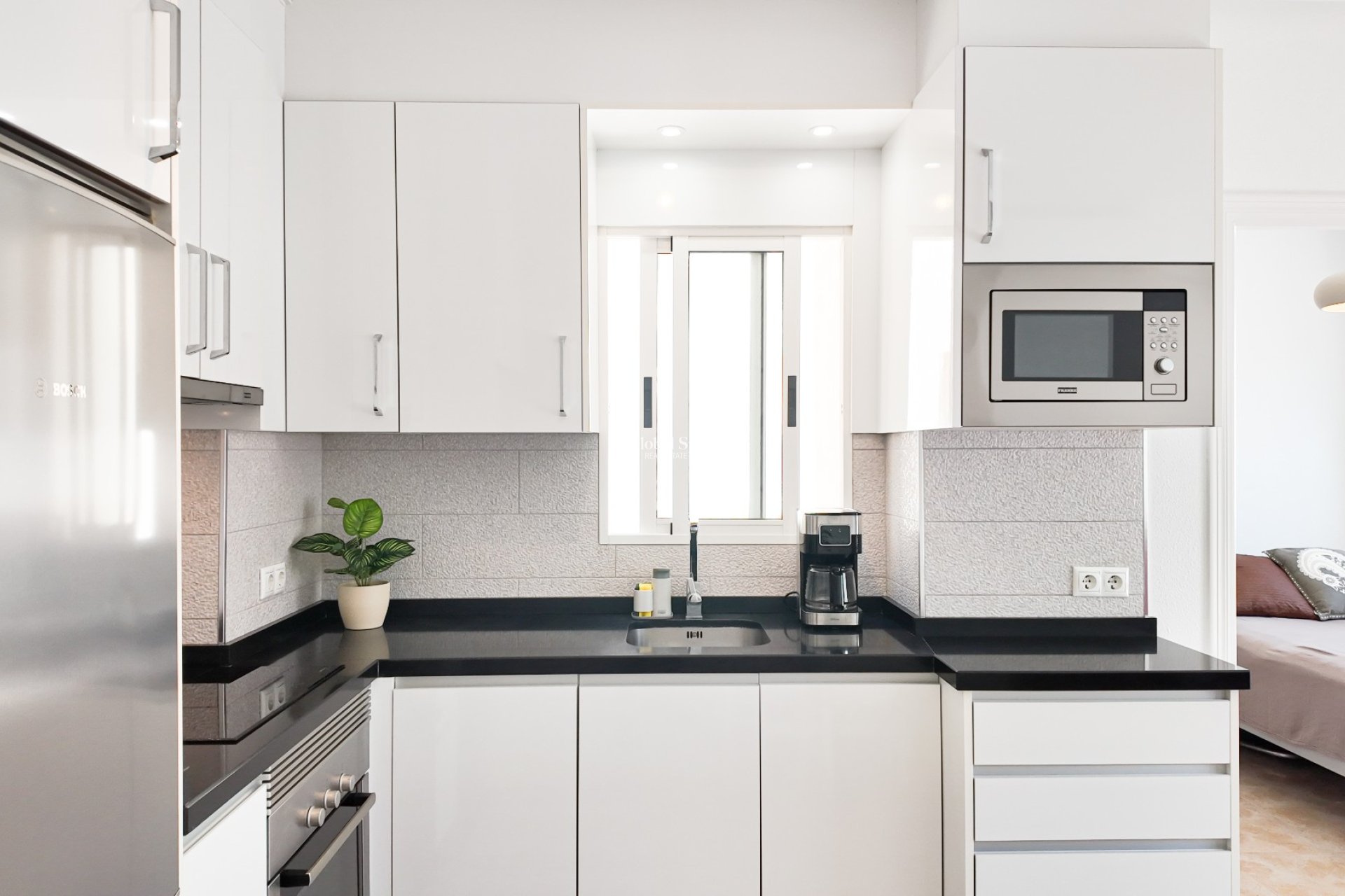 Odsprzedaż - MIESZKANIE -
TORREVIEJA - 