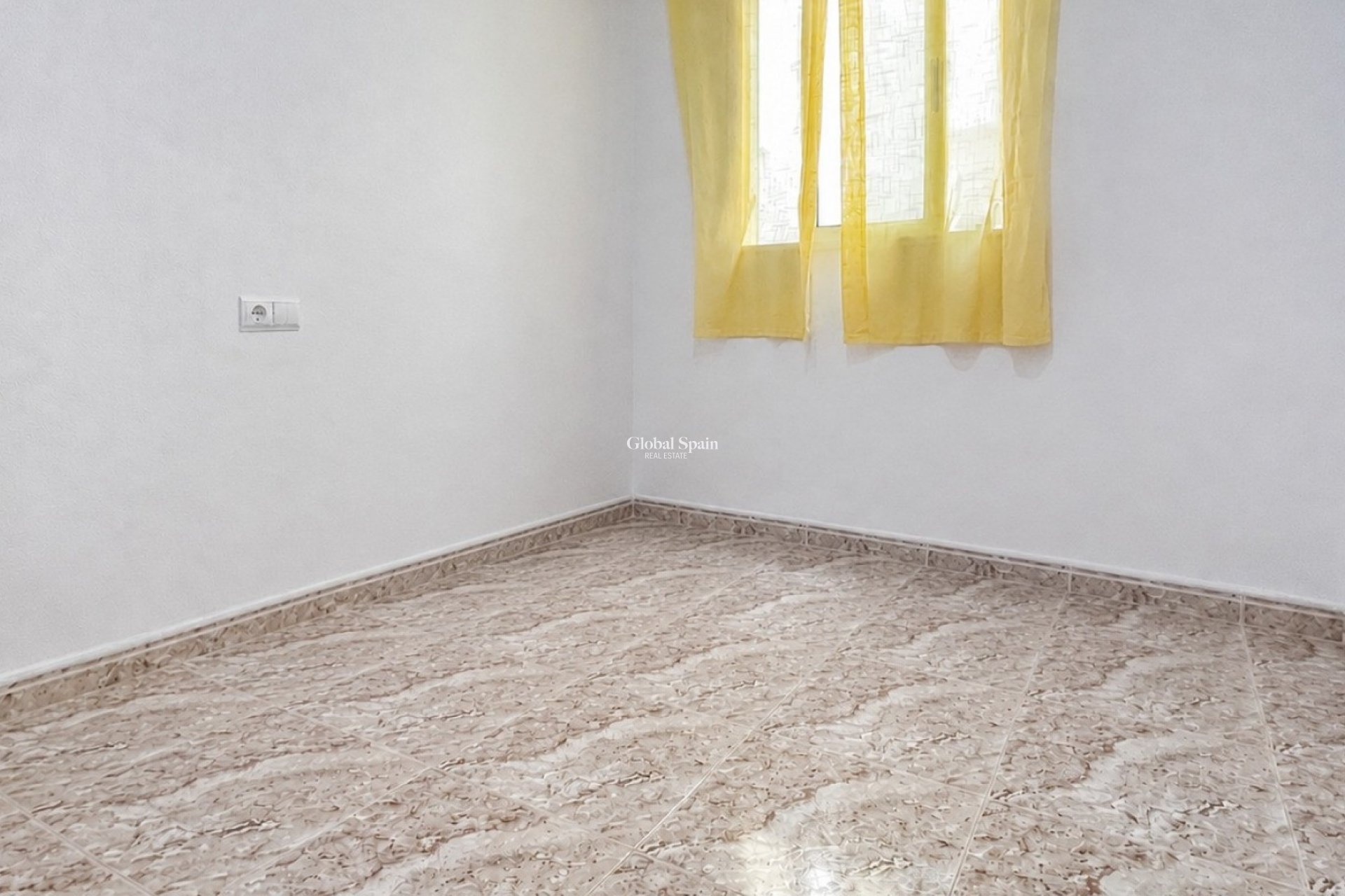 Odsprzedaż - MIESZKANIE -
TORREVIEJA - 