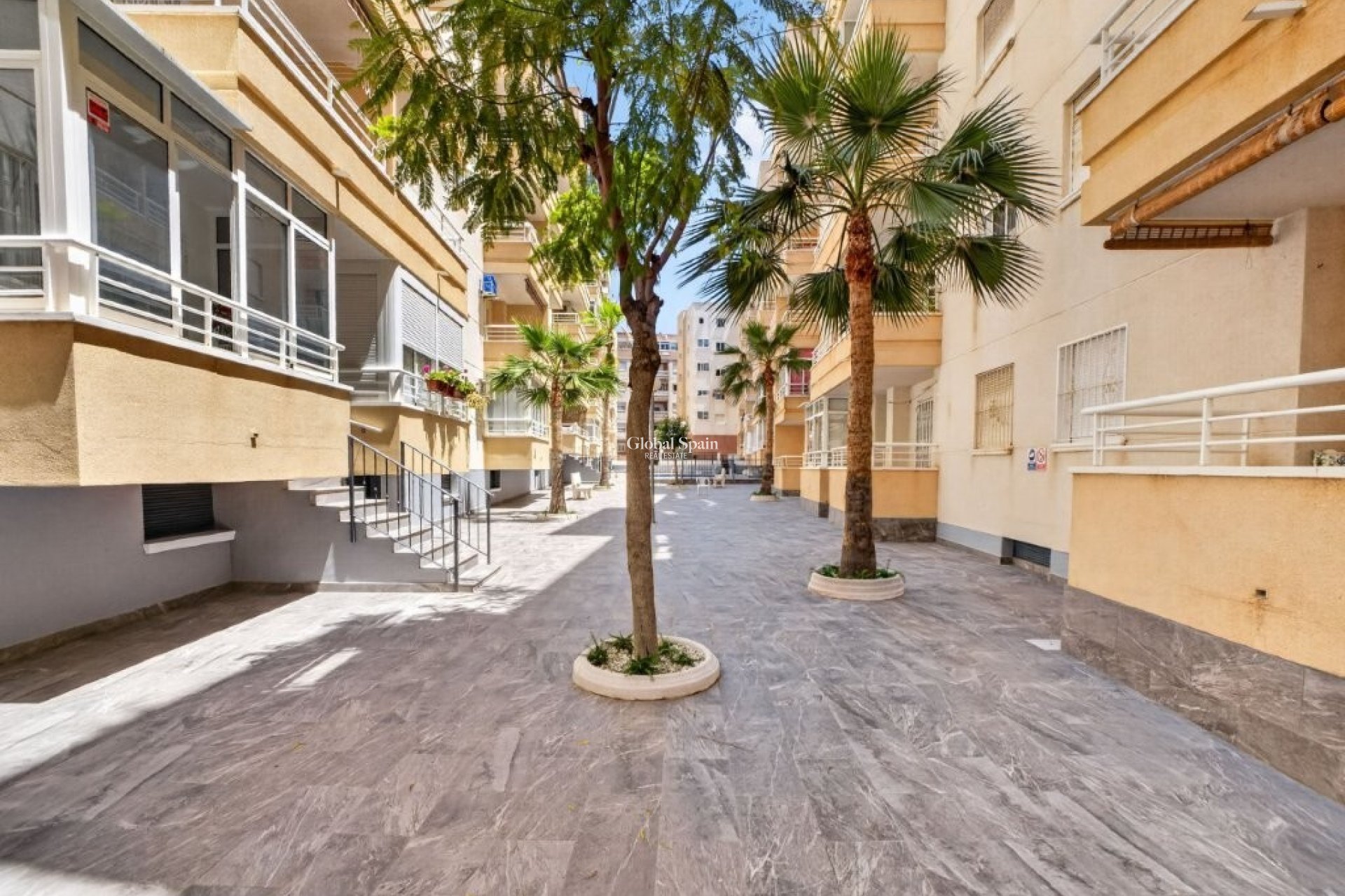 Odsprzedaż - MIESZKANIE -
TORREVIEJA - 