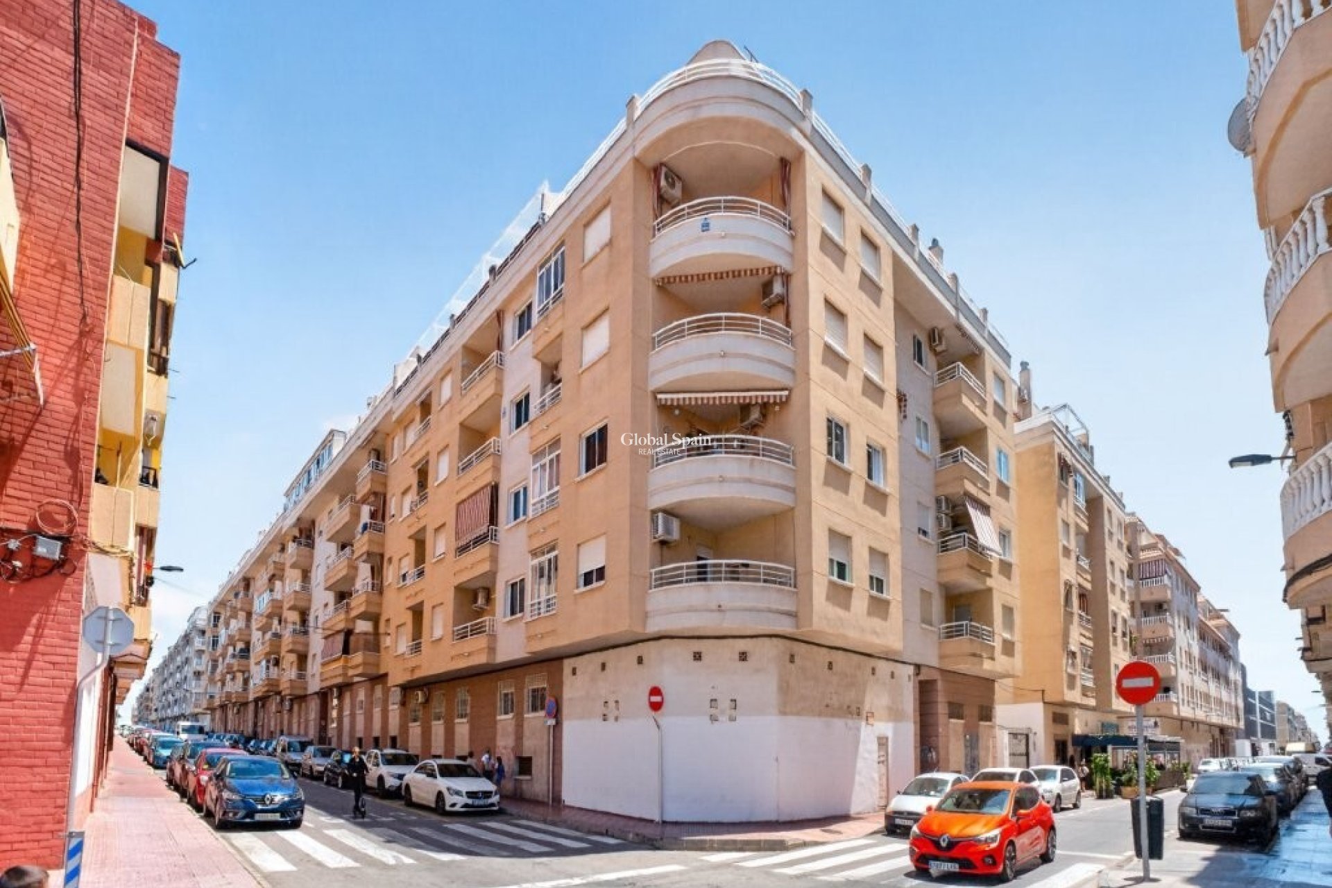 Odsprzedaż - MIESZKANIE -
TORREVIEJA - 