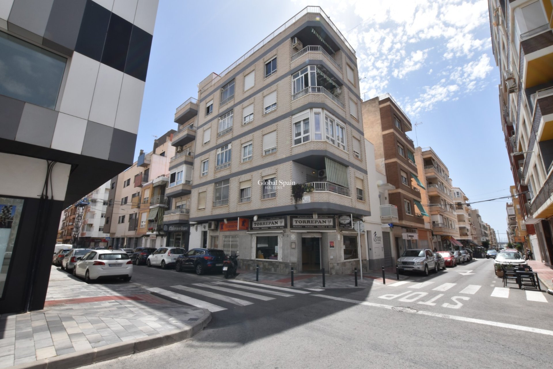 Odsprzedaż - MIESZKANIE -
TORREVIEJA - 
