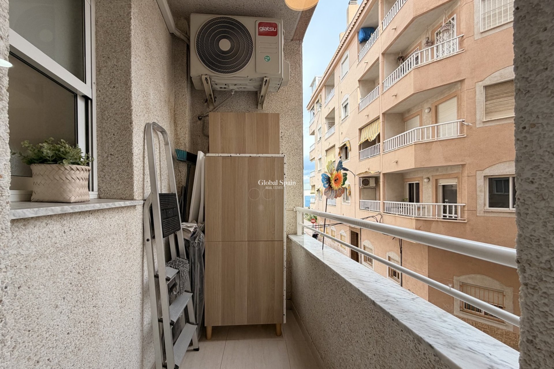 Odsprzedaż - MIESZKANIE -
TORREVIEJA - 