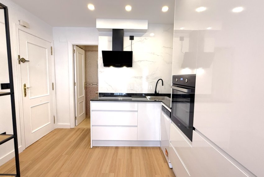 Odsprzedaż - MIESZKANIE -
TORREVIEJA - 