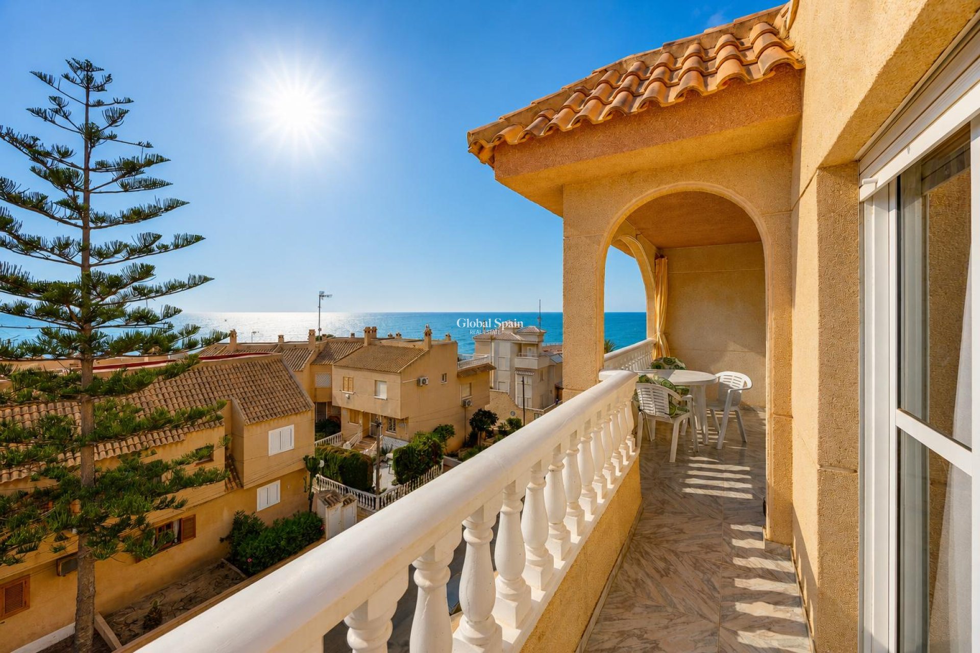 Odsprzedaż - MIESZKANIE -
TORREVIEJA - 