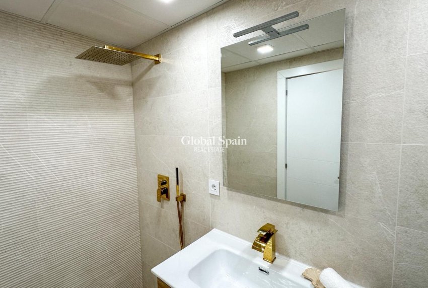 Odsprzedaż - MIESZKANIE -
TORREVIEJA - 