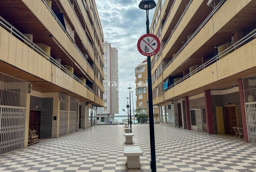 Odsprzedaż - MIESZKANIE -
TORREVIEJA - 